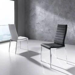 Chaise Matelassée Similicuir Noir Et Pieds Acier Dona - Lot De 4 -Pino Soldes Boutique chaise matelassee similicuir noir et pieds acier dona lot de 4 3666722971997 59770