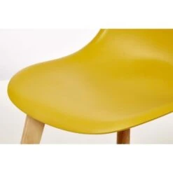 SACHA Lot De 4 Chaises De Salle A Manger Jaune Moutarde + Pieds En Bois Hévéa Massif - Style Contemporain - L 48 X P 57 Cm -Pino Soldes Boutique sacha lot de 4 chaises de salle a manger jaune moutarde pieds en bois hevea massif style contemporain l 48 x p 57 cm 3248116150210 529126